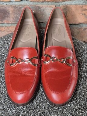 Naturalizer Red Leather Loafers Gold Hardware Horsebit Accent Size 7M Classic